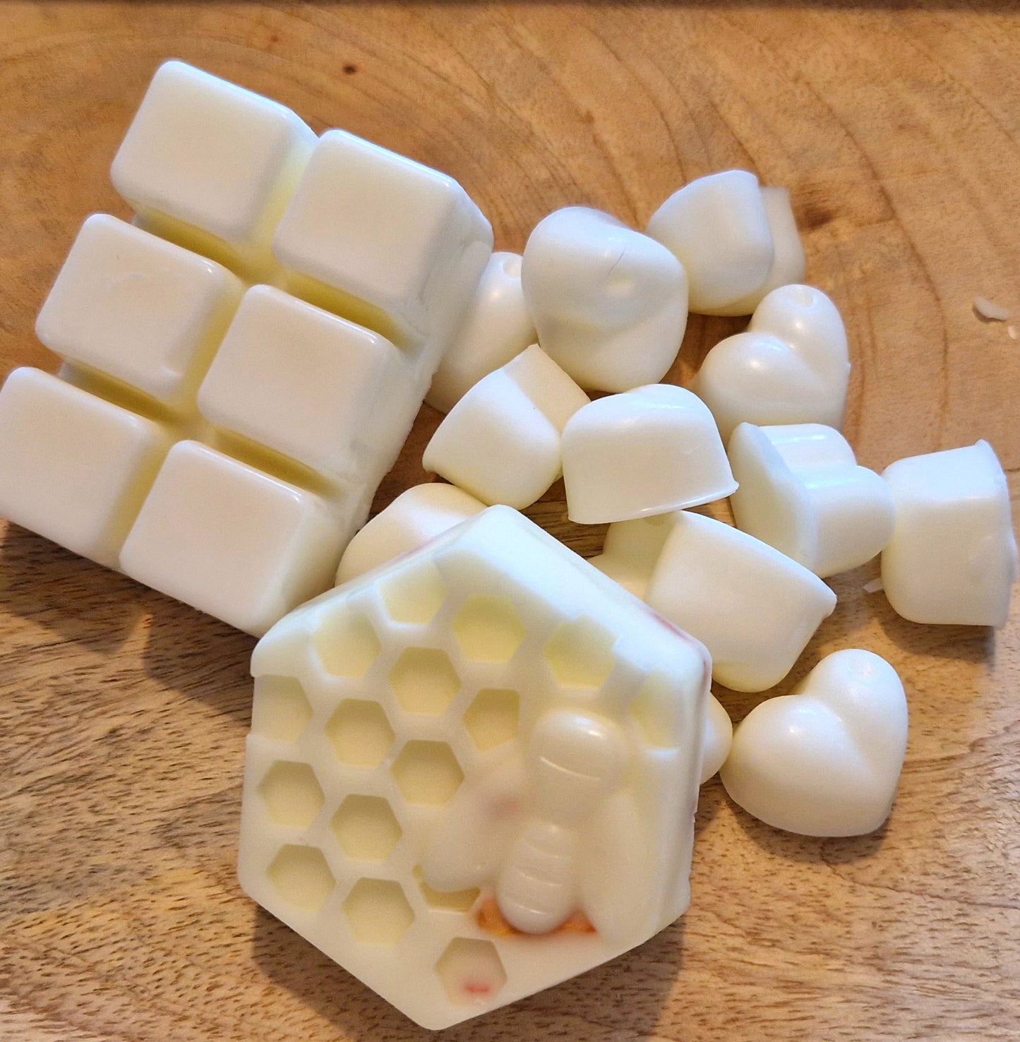 Warm Woods & Cashmere Soy Wax Melts  image 3